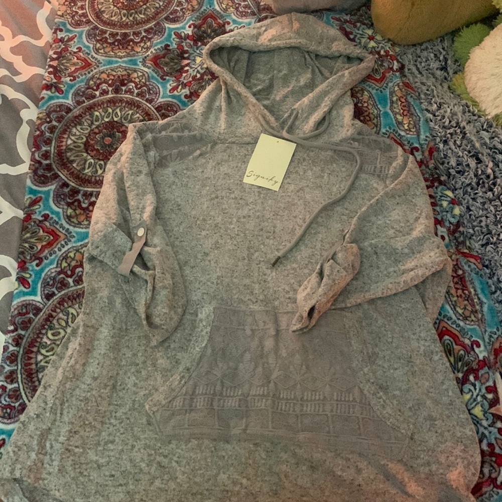 Lightweight Hoodie with Lace Details and 3/4 Sleeves